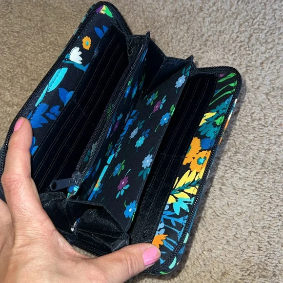 Vera Bradley Accordion Wallet Zip Around Clutch Midnight Blues Floral Pattern - Picture 4 of 6